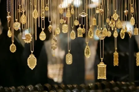 قیمت طلا امروز در بازار  ۶ اسفند سقوط کرد + جدول