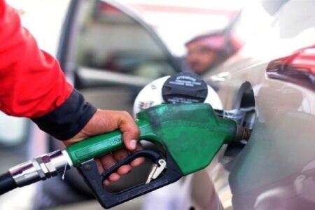 آغاز عرضه بنزین سوپر وارداتی در تهران با خودروهای سوخت‌رسان