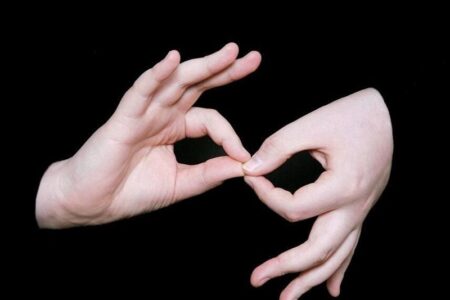 تدوین پیش‌نویس لایحه نهضت زبان اشاره ایرانی برای تسهیل ارتباط ناشنوایان