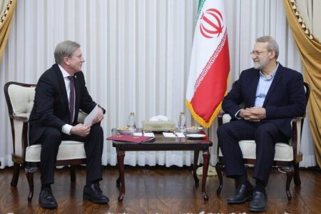 شتاب‌بخشی به کریدور شمال–جنوب نتیجه دیدار لاریجانی با نخست وزیر روسیه