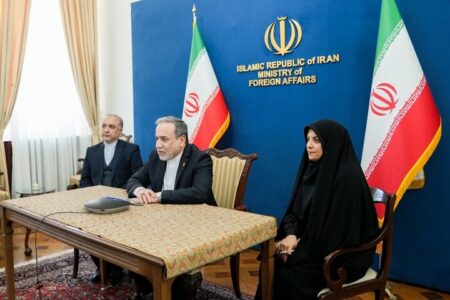 گفتگوی تلفنی وزیر امور خارجه با کارکنان سفارت ایران در ونزوئلا