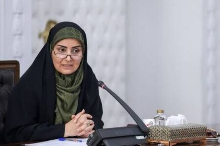 بازدید وزیر راه و شهرسازی از روند تخلیه و بارگیری کالاهای اساسی بندر شهید رجایی