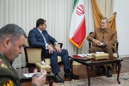 تاکید بر رعایت حاکمیت ملی کشورها در دیدار لاریجانی و وزیردفاع ارمنستان