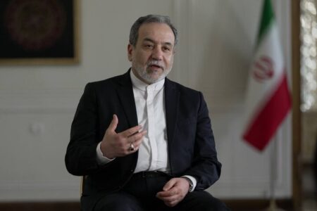عراقچی: پیش‌نویس توافق هسته‌ای در دست تدوین است