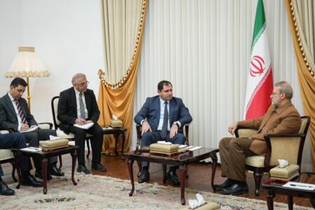 وزیر دفاع ارمنستان با لاریجانی دیدار کرد