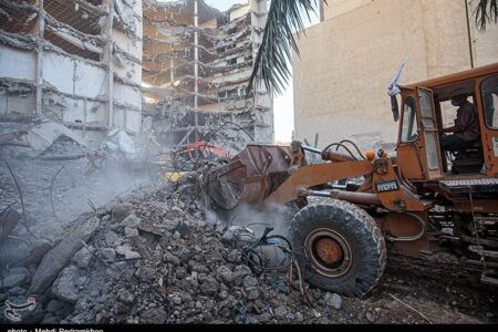 آغاز آواربرداری پلاک های نیازمند بازسازی در منطقه یک