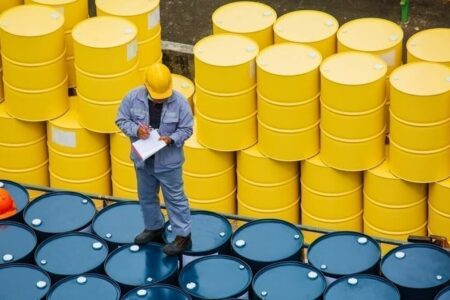 افزایش تنش در تنگه هرمز / نفت برنت از ۱۰۰ دلار عبور کرد