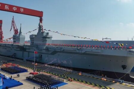 بزرگترین ناو پهپادبر جهان راهی ماموریت شد/ هدف کجاست؟ + تصاویر