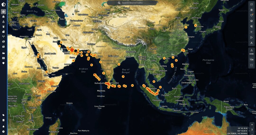 تصاویر ماهواره‌ای از تنگه هرمز/ ترامپ با پیش‌شرط ایران موافقت کرد؟