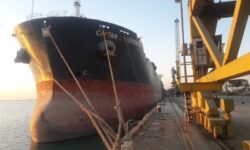 عبور موفق کشتی دانه سویا به‌سمت بندر ایران با وجود تهدید پوچ آمریکا