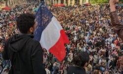 ماکرون از سیاست کناره‌گیری می‌کند