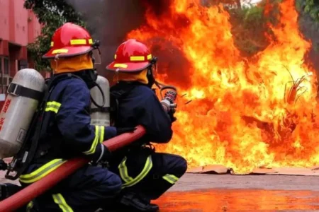 وقوع آتش‌سوزی مهیب در خیابان شافعی درگهان+ جزئیات