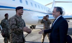 چرا عاصم منیر با لباس نظامی به ایران آمد؟