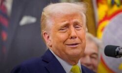 گذرنامه‌های جدید آمریکا با تصویر ترامپ صادر می‌شود!