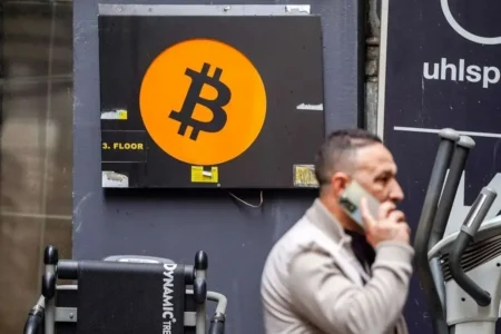 بیتکوین از جمع ۱۰ دارایی برتر خارج شد