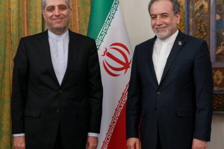 دیدار سفیر جدید ایران در ویتنام با وزیر امور خارجه