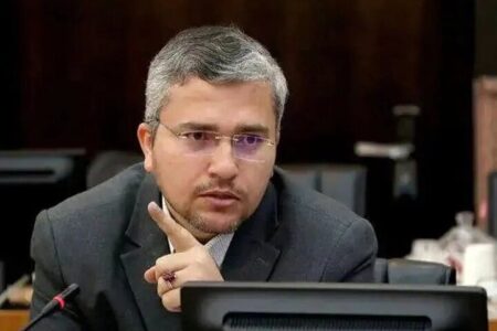 رضایی: دیپلماتها نقطه ضعف دشمن را رها نکنند