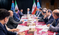 عارف: بزودی جشن پیروزی را برگزار می‌کنیم؛ تنگه هرمز ملک طلق ایران است
