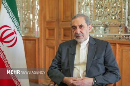 ولایتی: ضامن عینی بقای توافق،⁧‫تنگه هرمز‬⁩ است