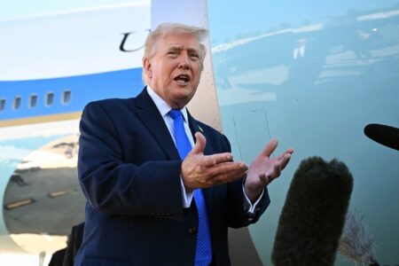پست عجیب ترامپ درباره جنگ با ایران با تصویری از بمب