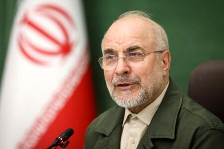 کنایه قالیباف به تلاش آمریکا برای محاصره ایران: در محاصره کشوری با این ابعاد موفق باشید