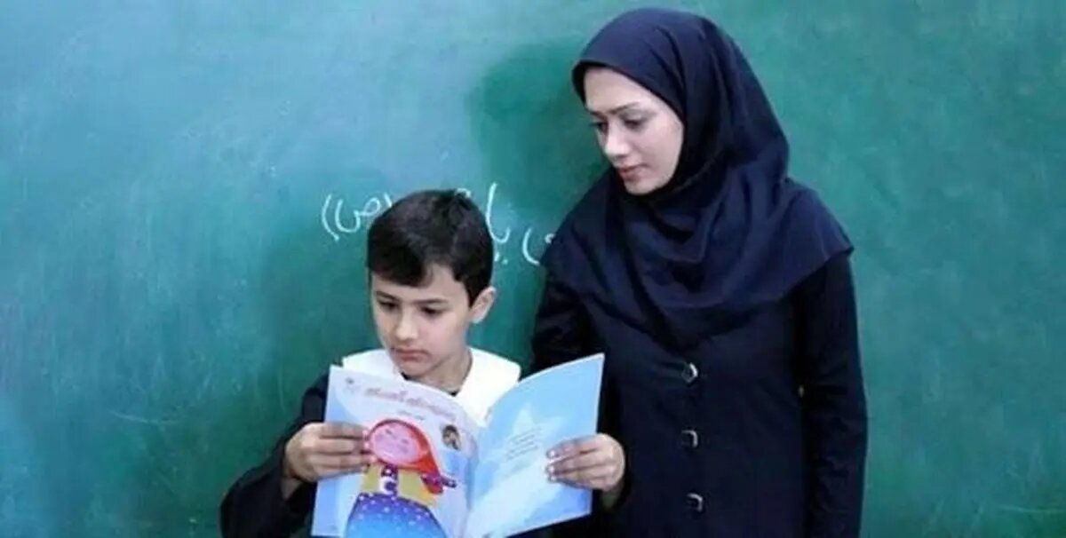 گزینشهای غیرتخصصی برای معلم شدن؛ در دانشگاه فرهنگیان دختر و پسر جدا از هم درس میخوانند گزینشهای غیرتخصصی برای معلم شدن؛ در دانشگاه فرهنگیان دختر و پسر جدا از هم درس میخوانند