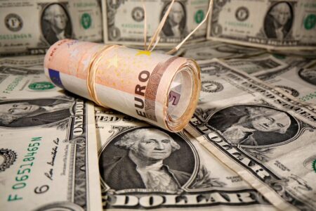 ابهام در سرنوشت میلیاردها دلار ارز صادراتی / چرا دلارها به مسیر رسمی برنمیگردند؟