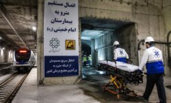 تونل نجات به نیمه راه رسید؛ آمبولانس‌ها وارد مترو می‌شوند